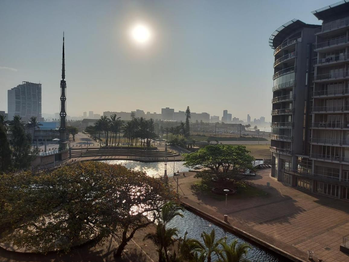 Ocean Sunrise At The Sails - Durban Point Waterfront Apartment Exterior photo