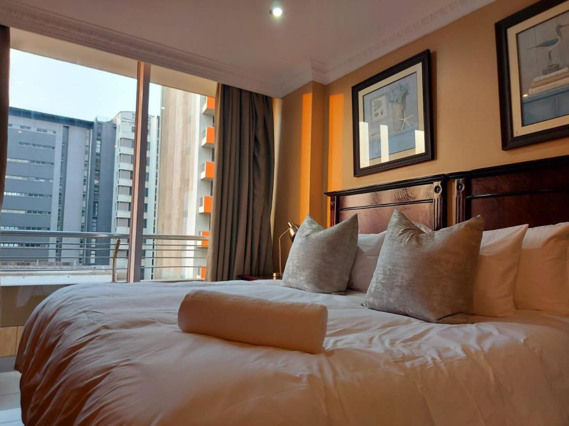 Ocean Sunrise At The Sails - Durban Point Waterfront Apartment Exterior photo