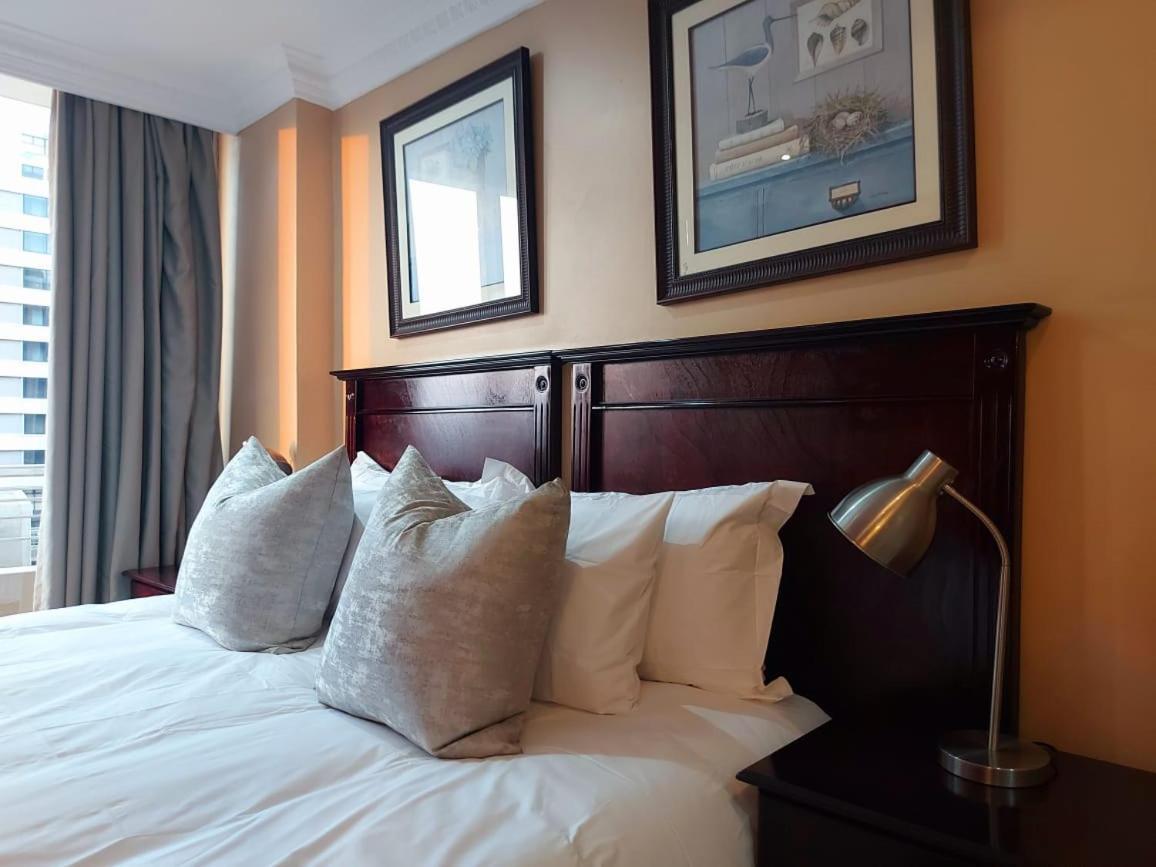 Ocean Sunrise At The Sails - Durban Point Waterfront Apartment Exterior photo